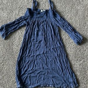 Strap/ Off the shoulder Dress